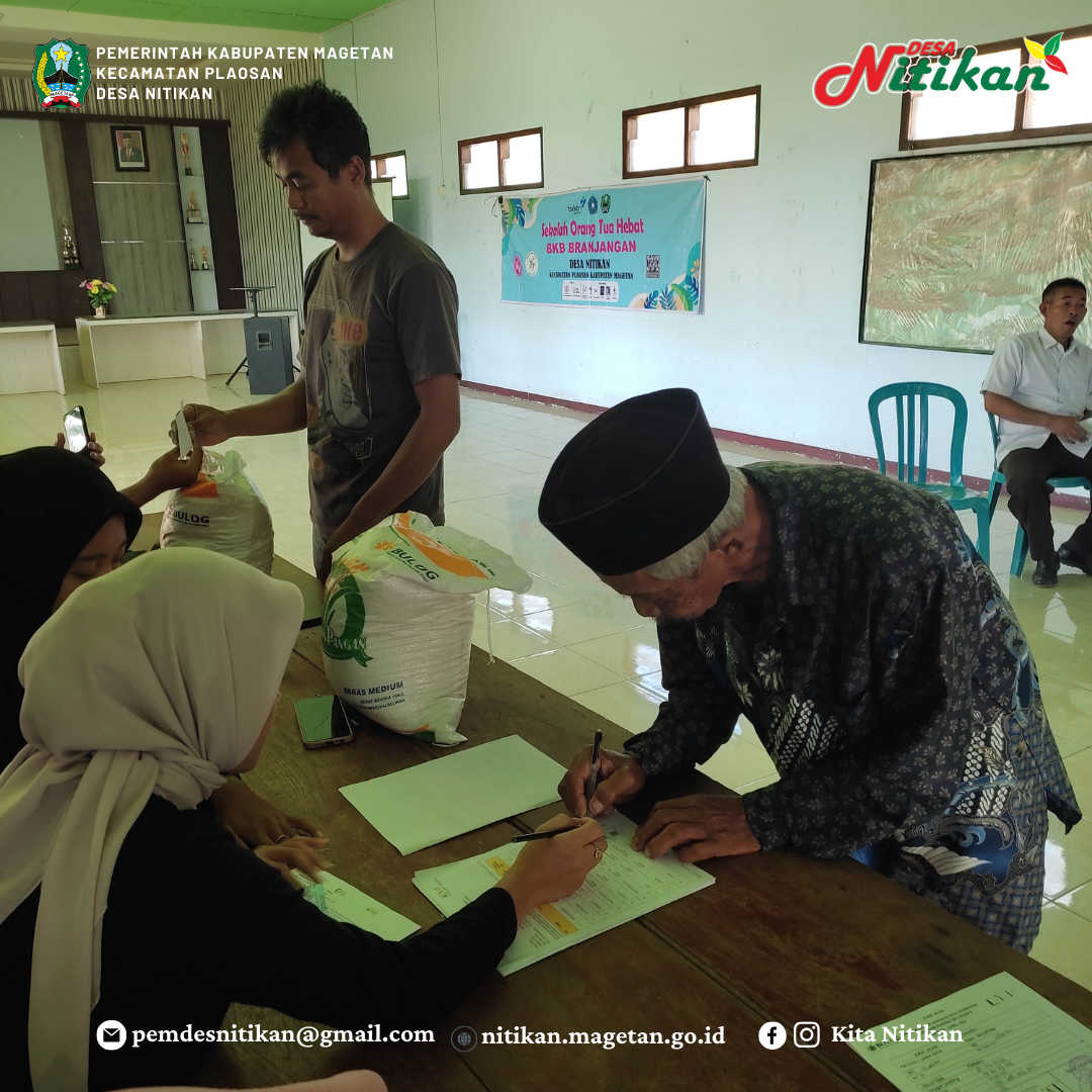PENYALURAN BANTUAN SEMBAKO BERUPA BERAS